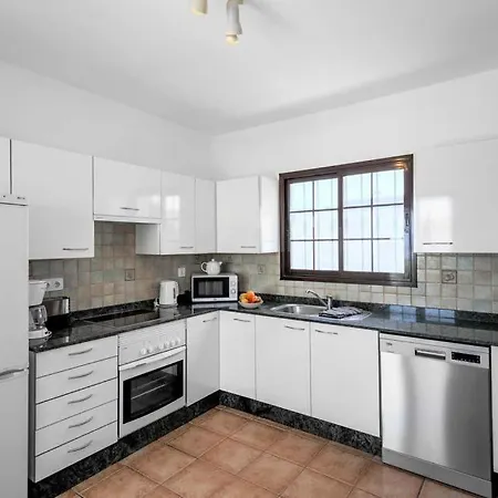 Puerto Del Carmen Sleeps 6 Pool Wifi Вилла *