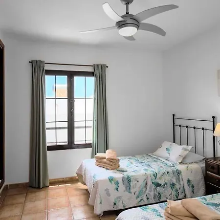 Puerto Del Carmen Sleeps 6 Pool Wifi Вилла